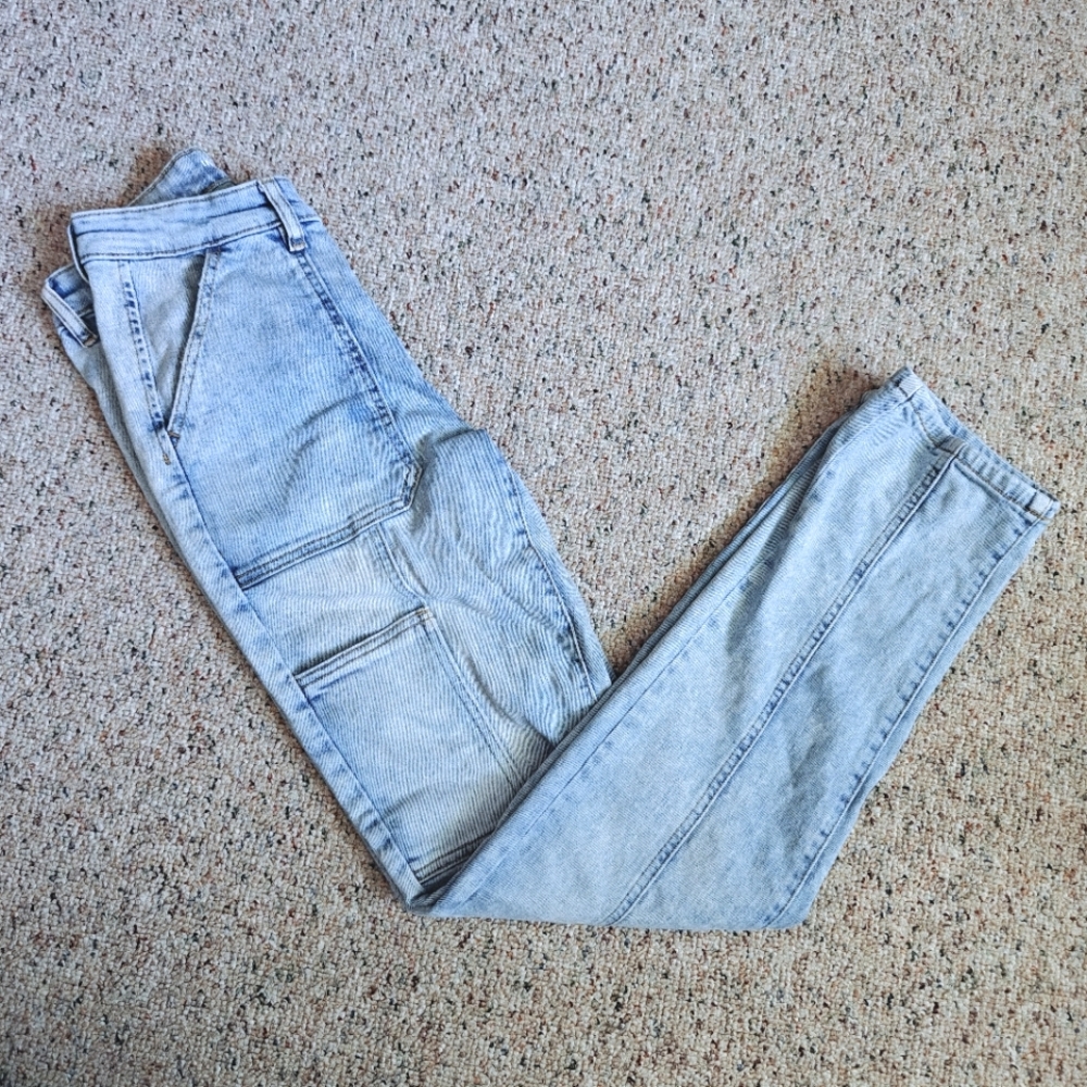 INC International Concepts Light Wash Cargo Jeans size 2/26